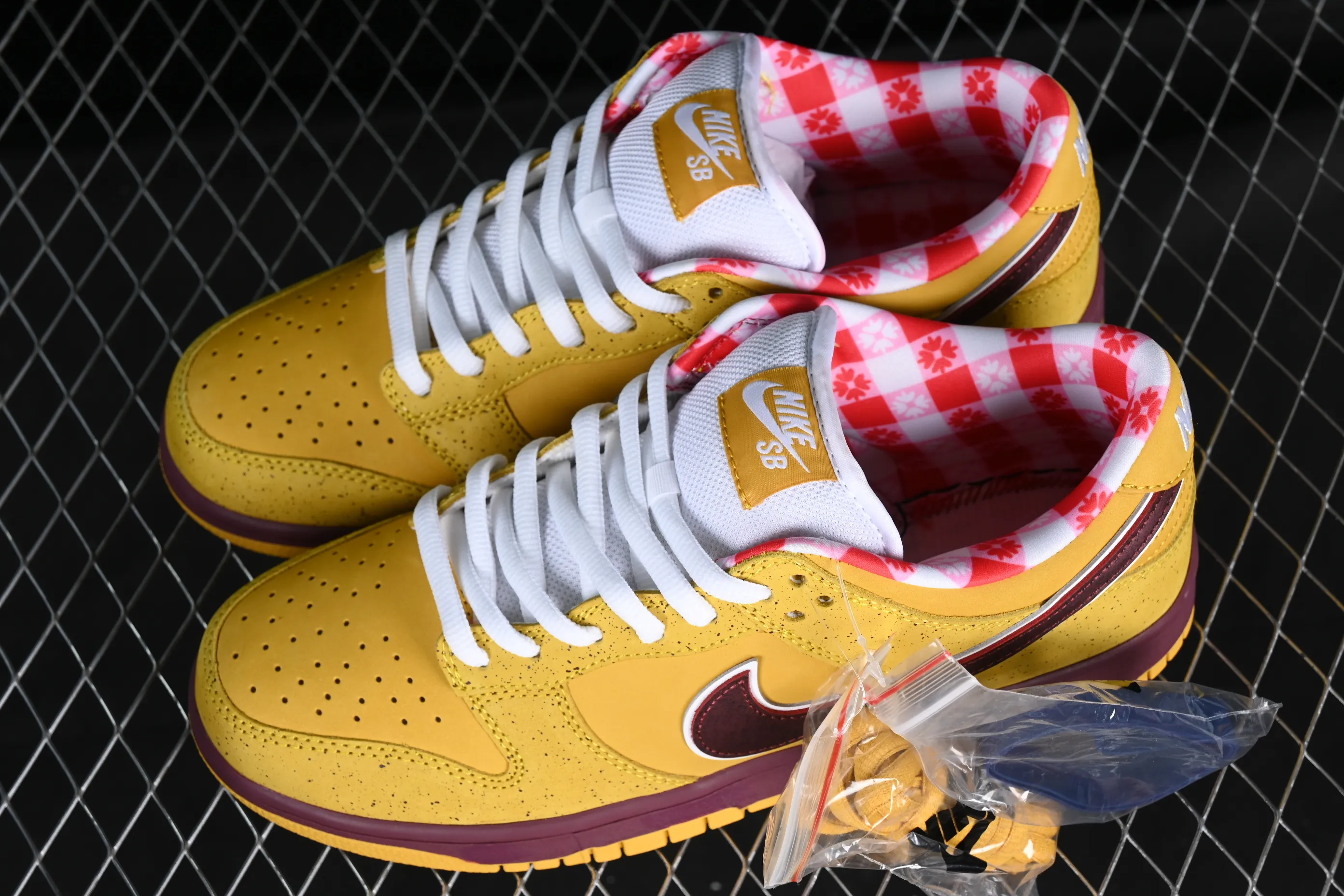 All Categories Nk SB Dunk Series Nk SB Dunk Low Low-top sneakers C version Concepts x SB Dunk Low "Yellow Lobster" Yellow Lobster SB low-top sports and leisure sneakers 313170-137566